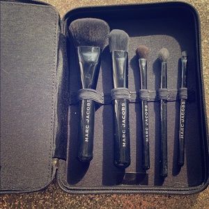 Marc Jacobs Brush Set! Retails $135!